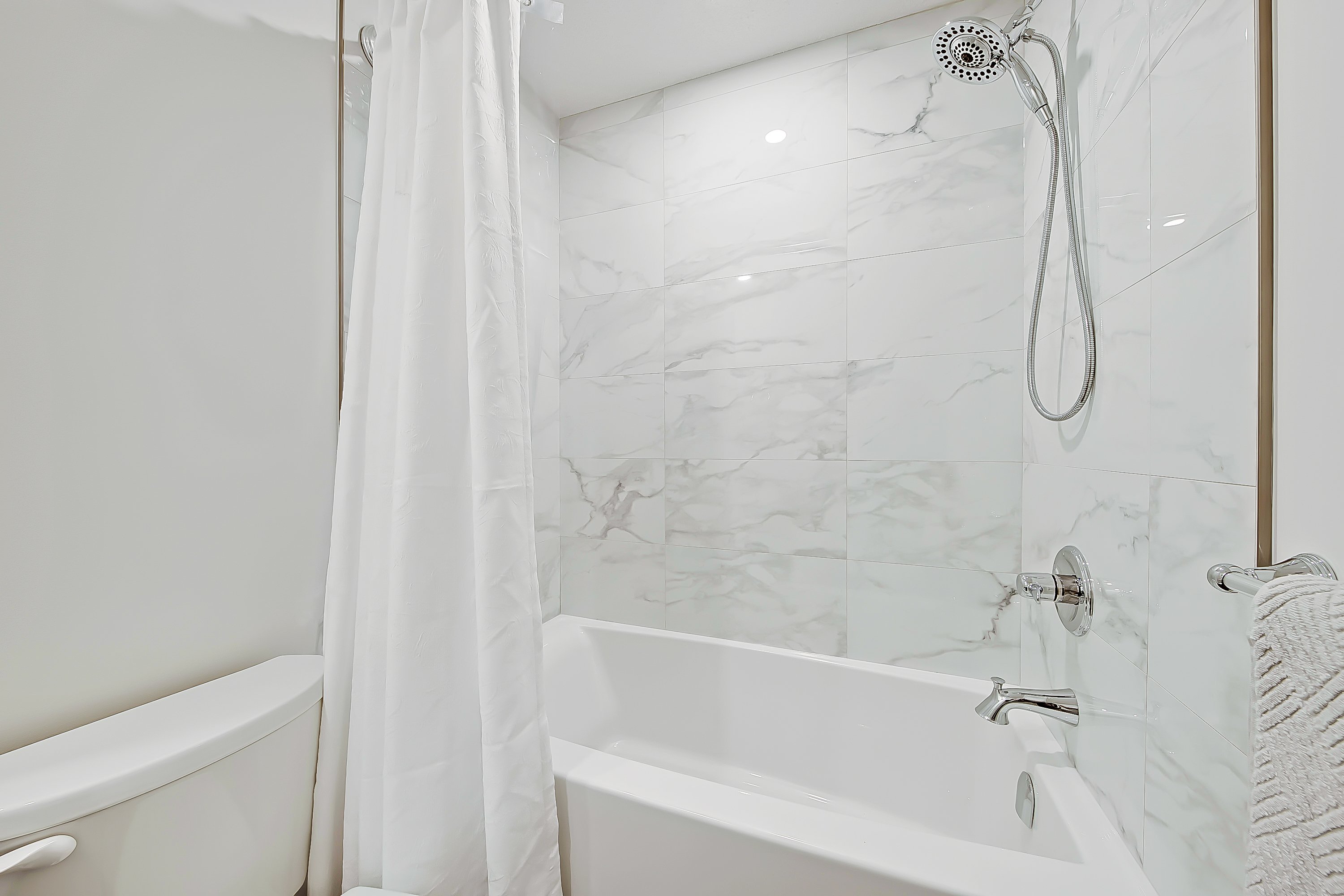 Basement tub / shower 17 Everbrook Cres copy.jpeg
