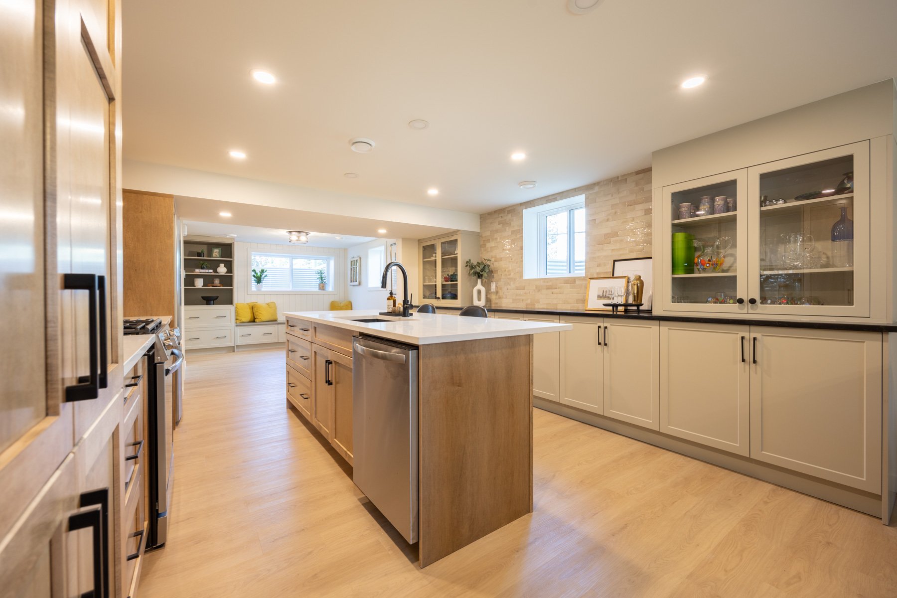 Basement Suite Calgary 25.7.3-22coleridgedrnw-14