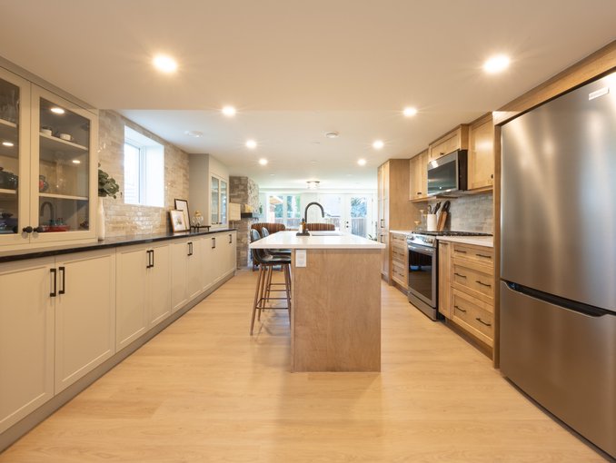 Basement Suite Calgary 25.7.3-22coleridgedrnw-16
