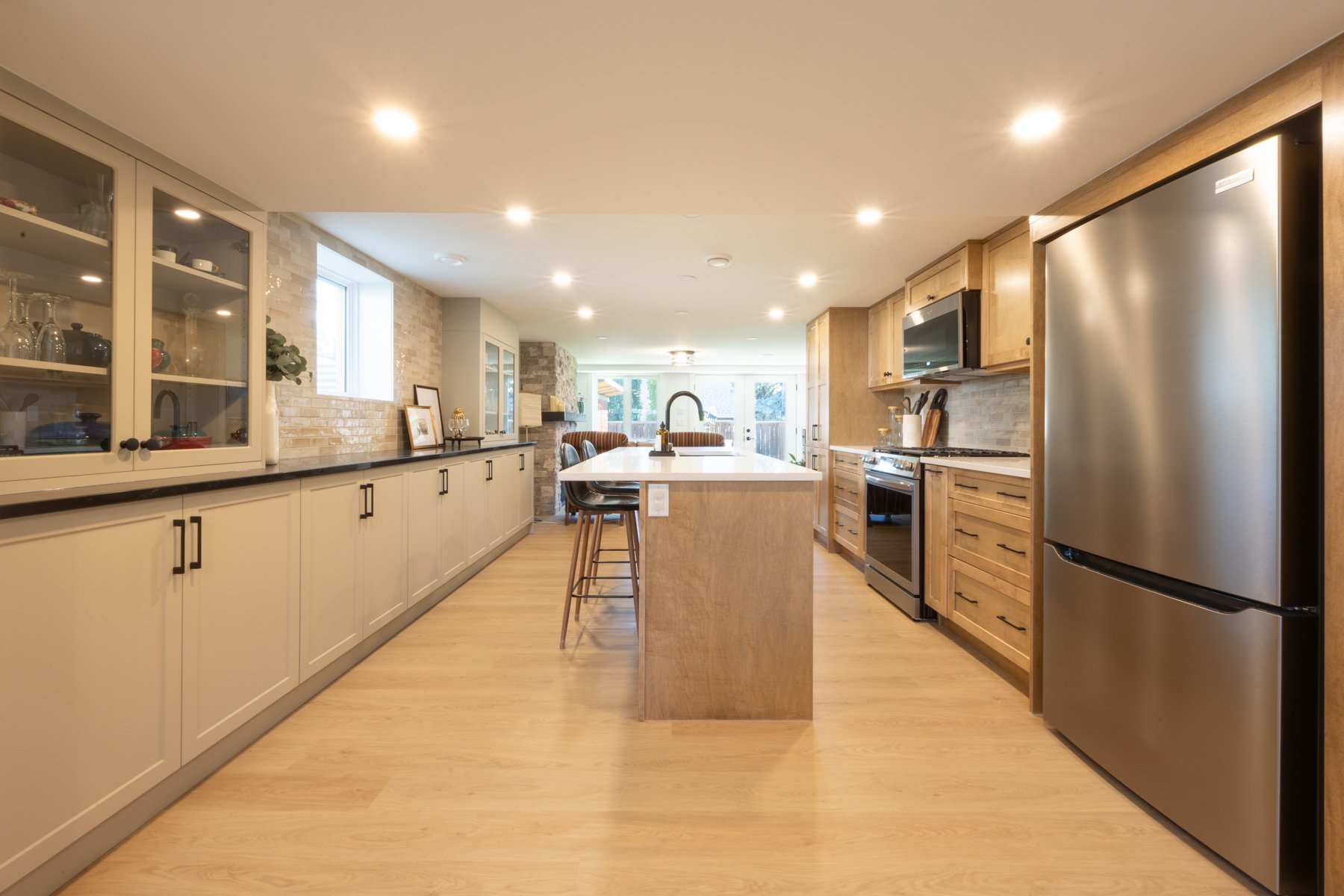 Basement Suite Calgary 25.7.3-22coleridgedrnw-16