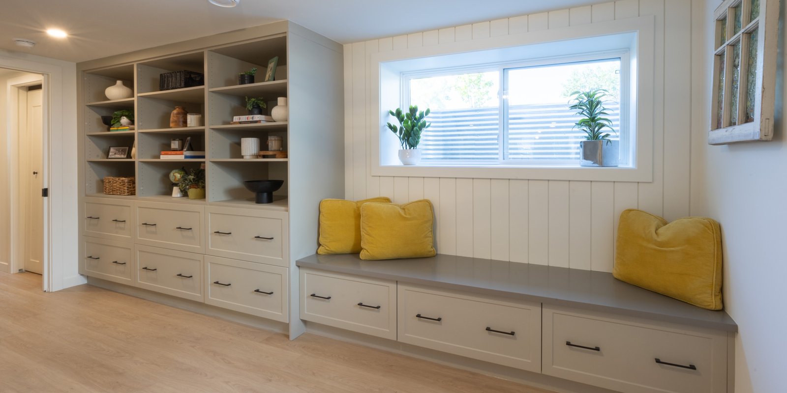 Basement Suite Calgary 25.7.3-22coleridgedrnw-36