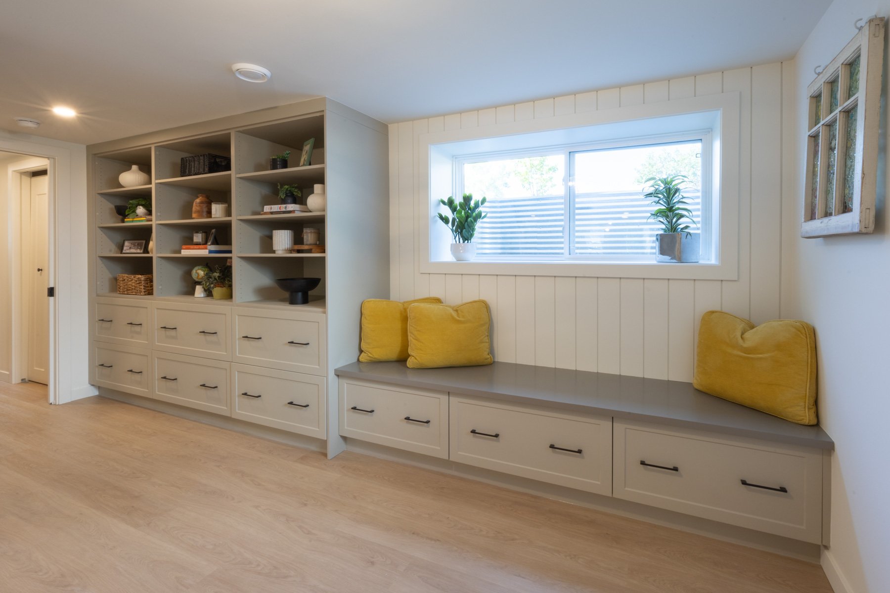 Basement Suite Calgary 25.7.3-22coleridgedrnw-36