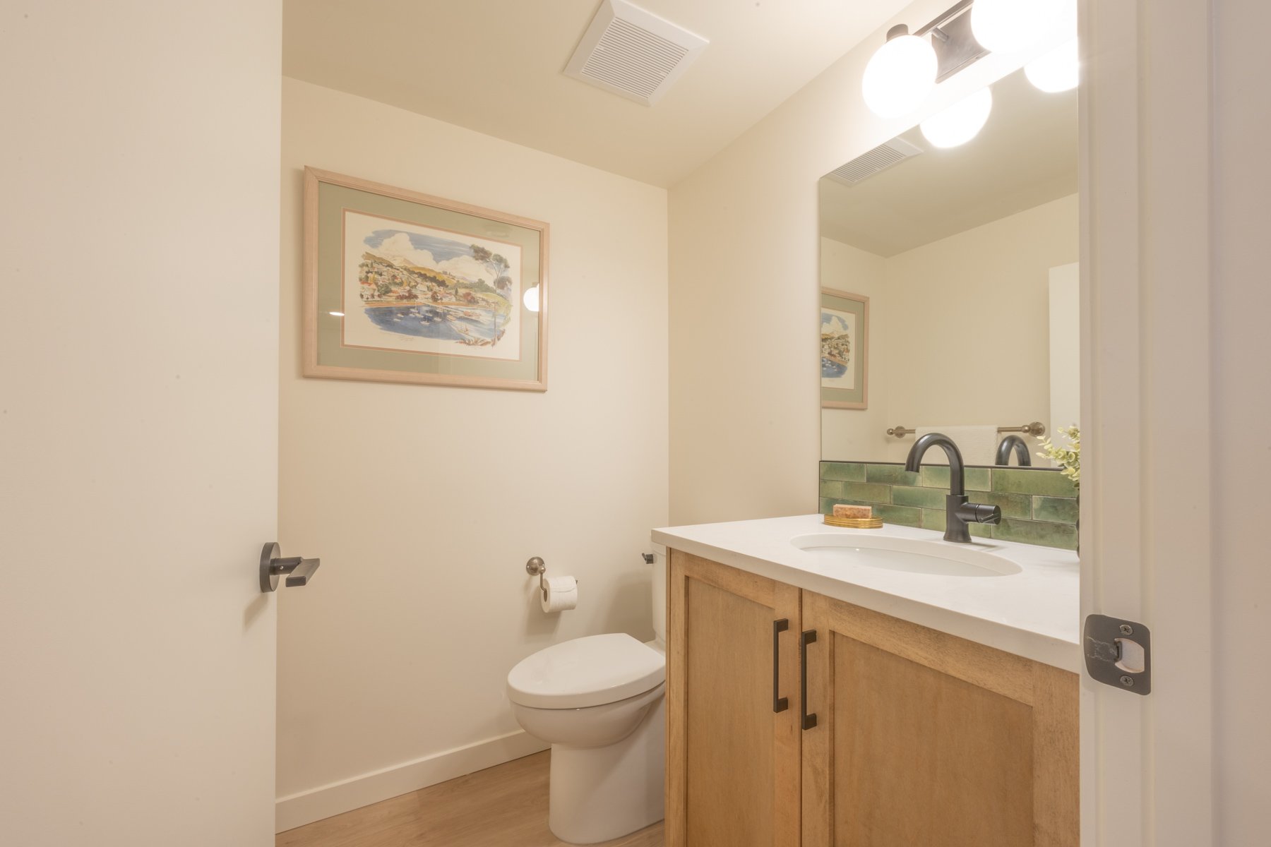 Basement Suite Calgary 25.7.3-22coleridgedrnw-76