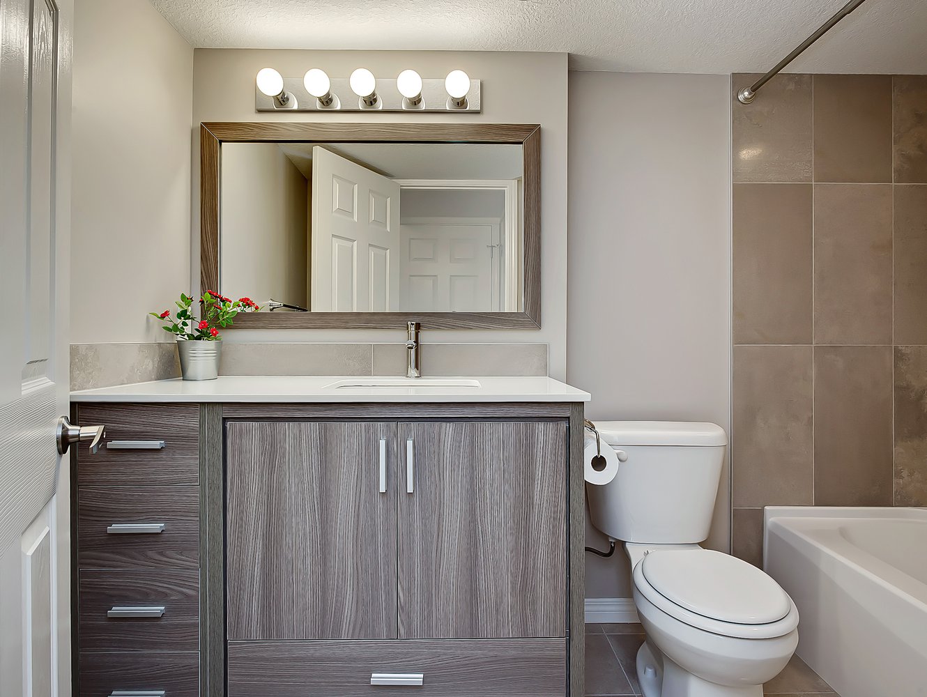 Chestermere Basement Suite 25 copy.jpg