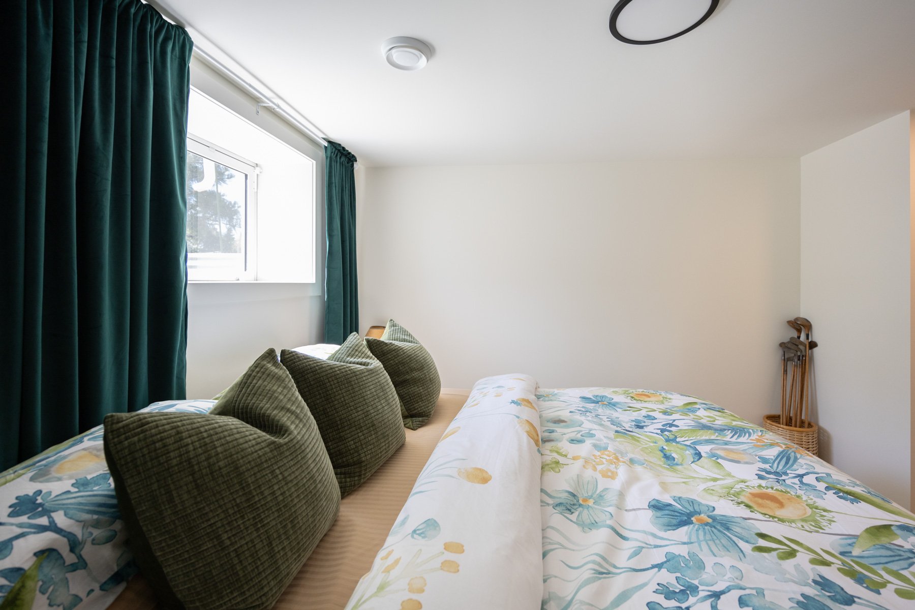 Basement Suite Calgary 25.7.3-22coleridgedrnw-60