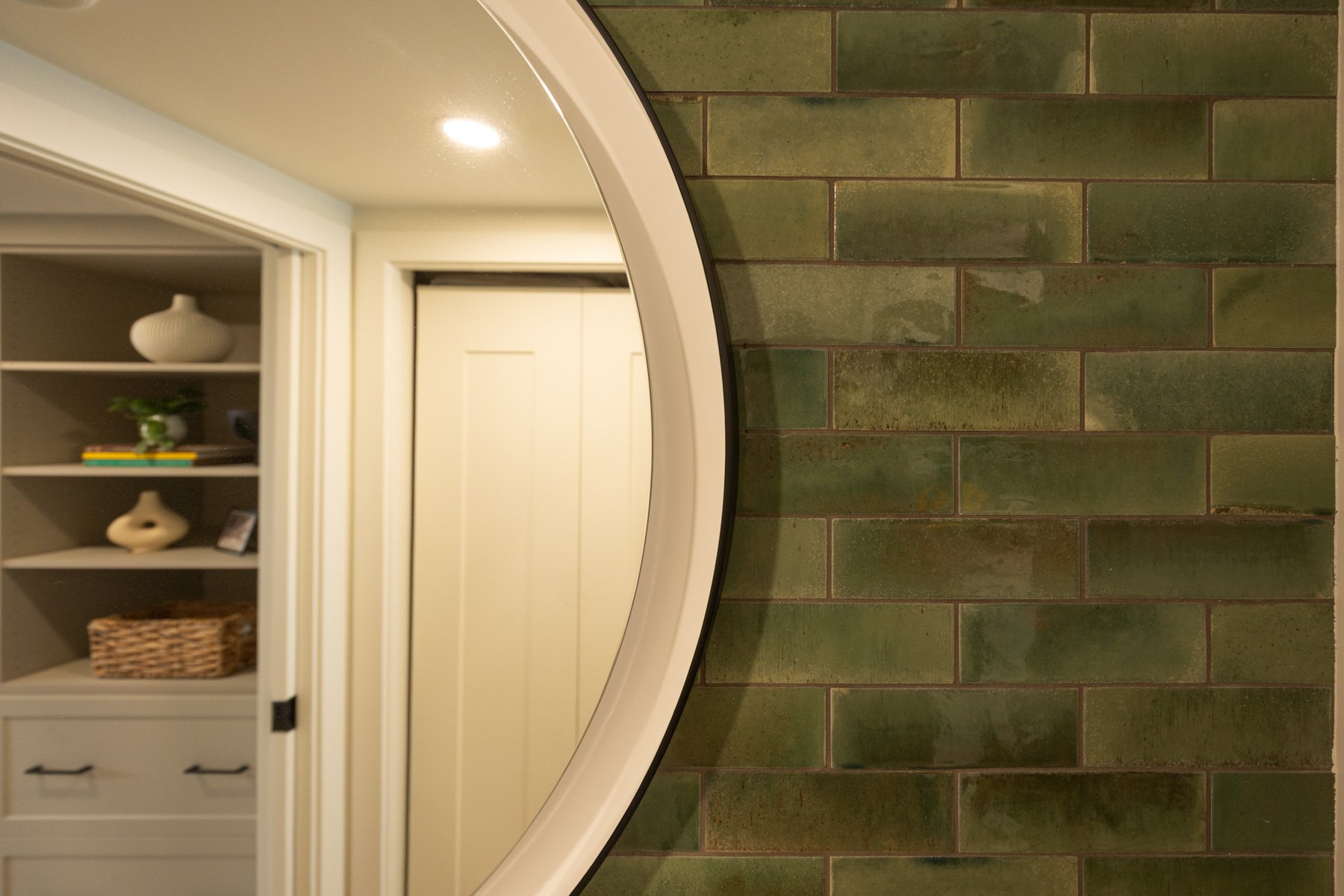 Basement Suite Calgary 25.7.3-22coleridgedrnw-48