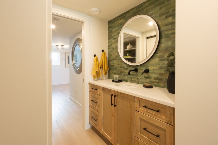 Basement Suite Calgary 25.7.3-22coleridgedrnw-46