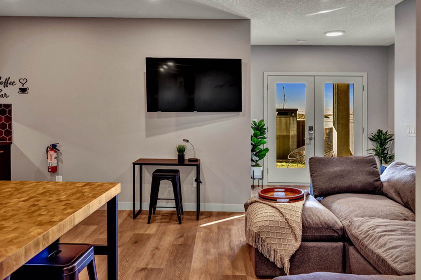 Legal Basement Suite - resize_24.10.30-648seton-10